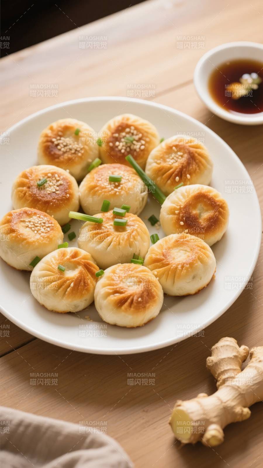 金黄煎包配姜汁图片
