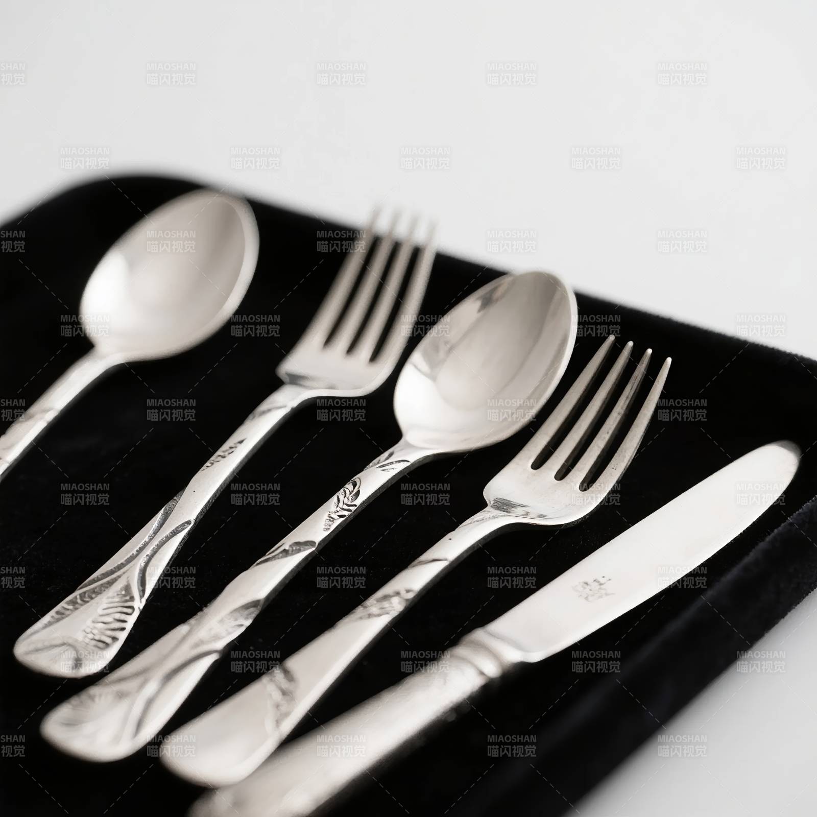 银质餐具套装图片