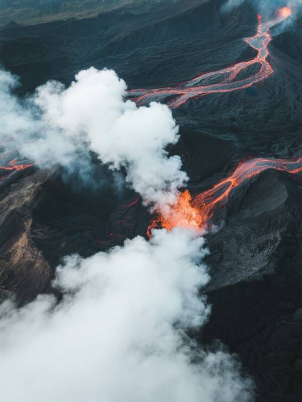 火山喷发 熔岩奔流图片
