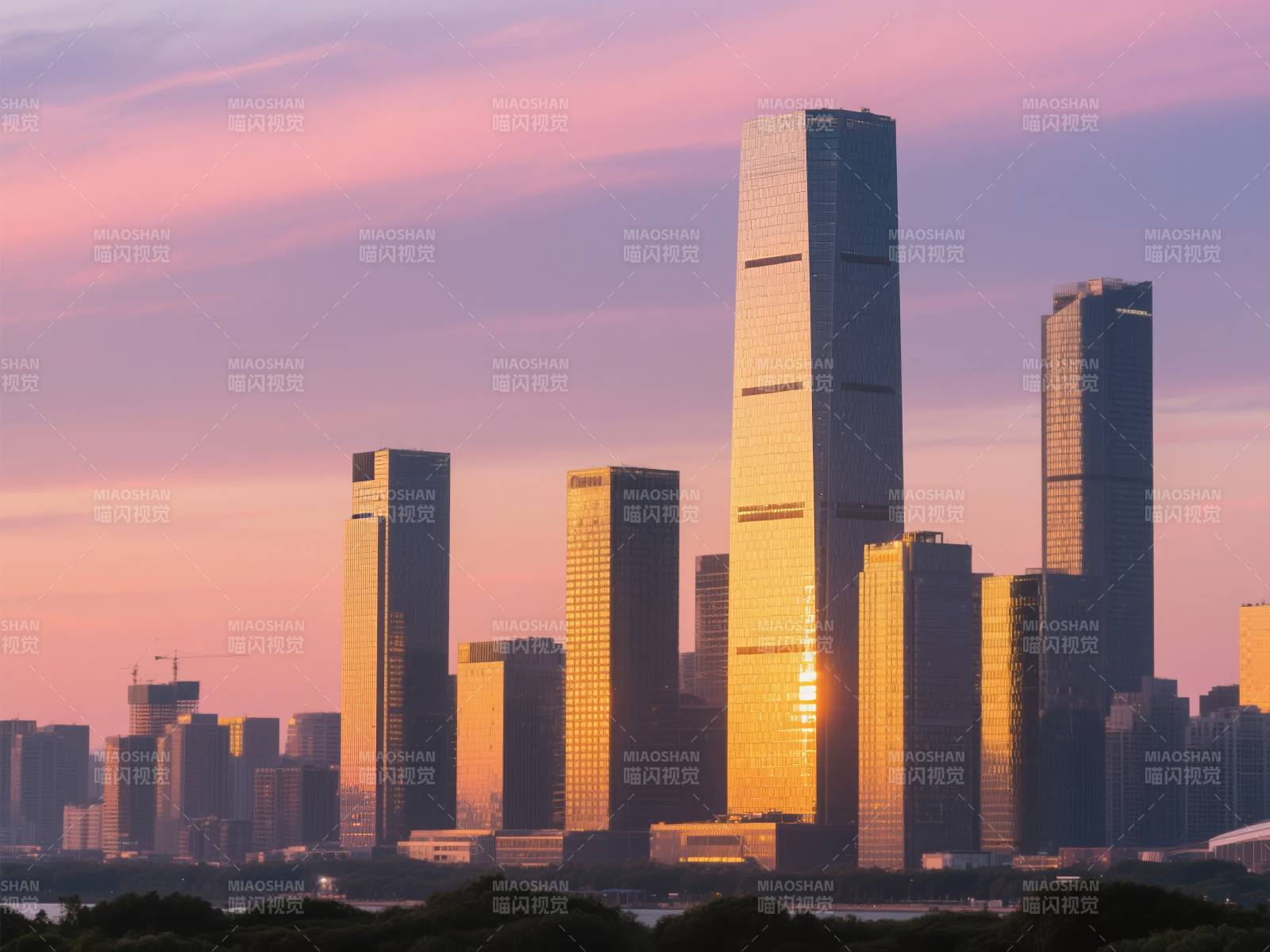 城市黄昏天际线图片