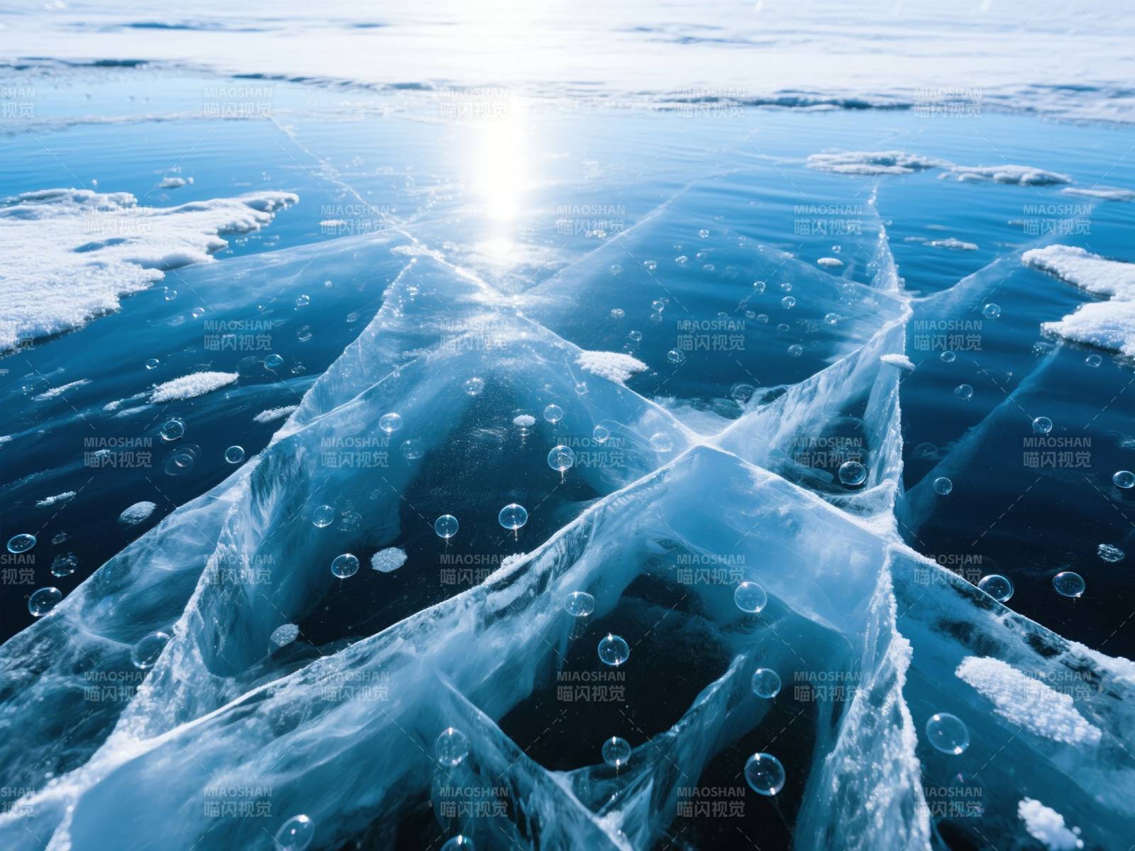 冰湖奇景图片