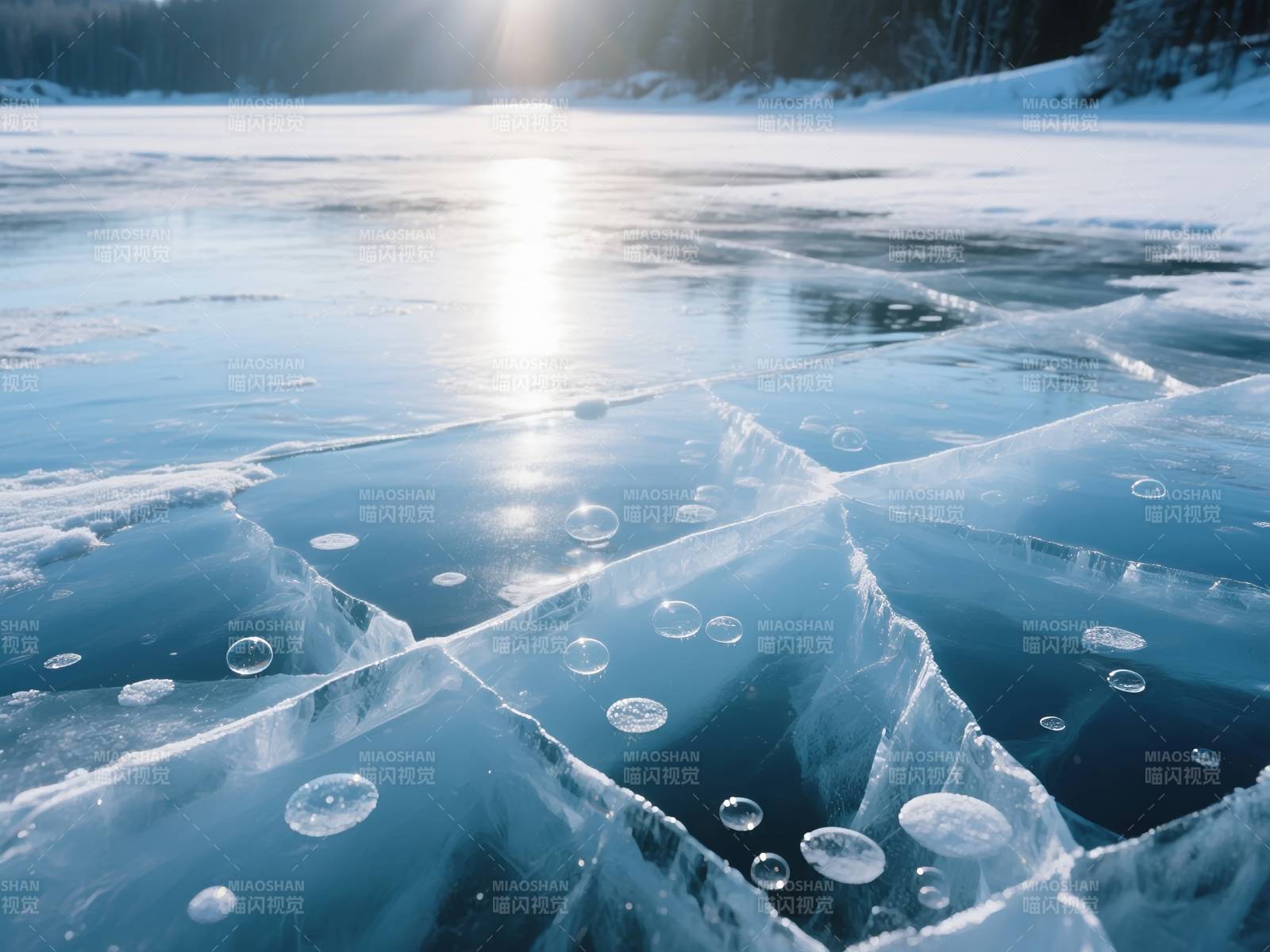 冰湖日光图片
