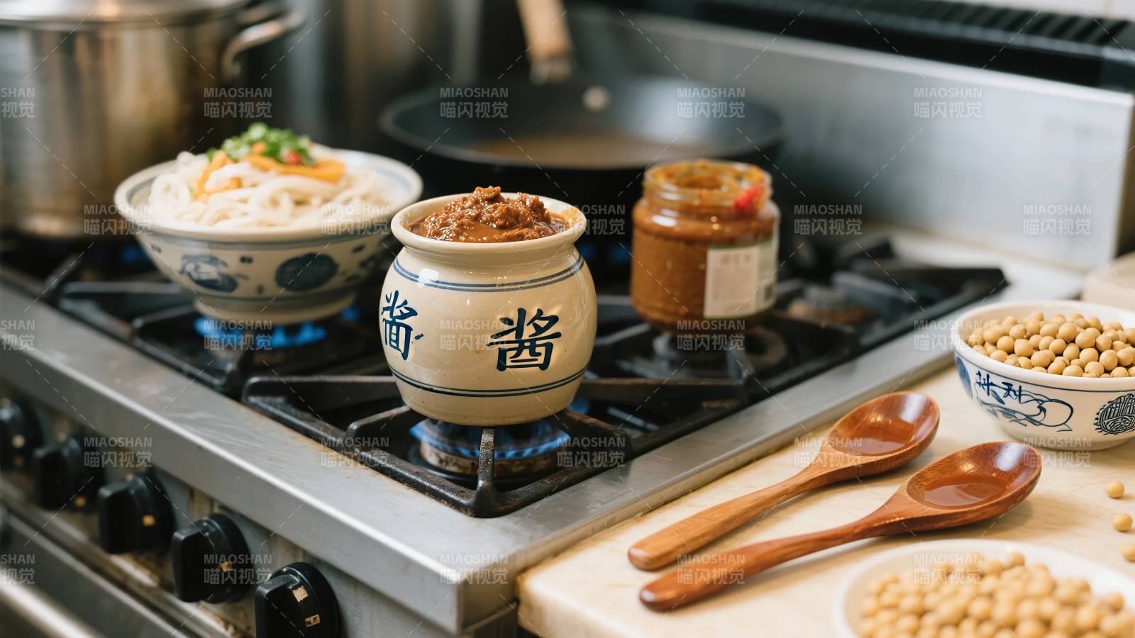 厨房烹饪场景图片