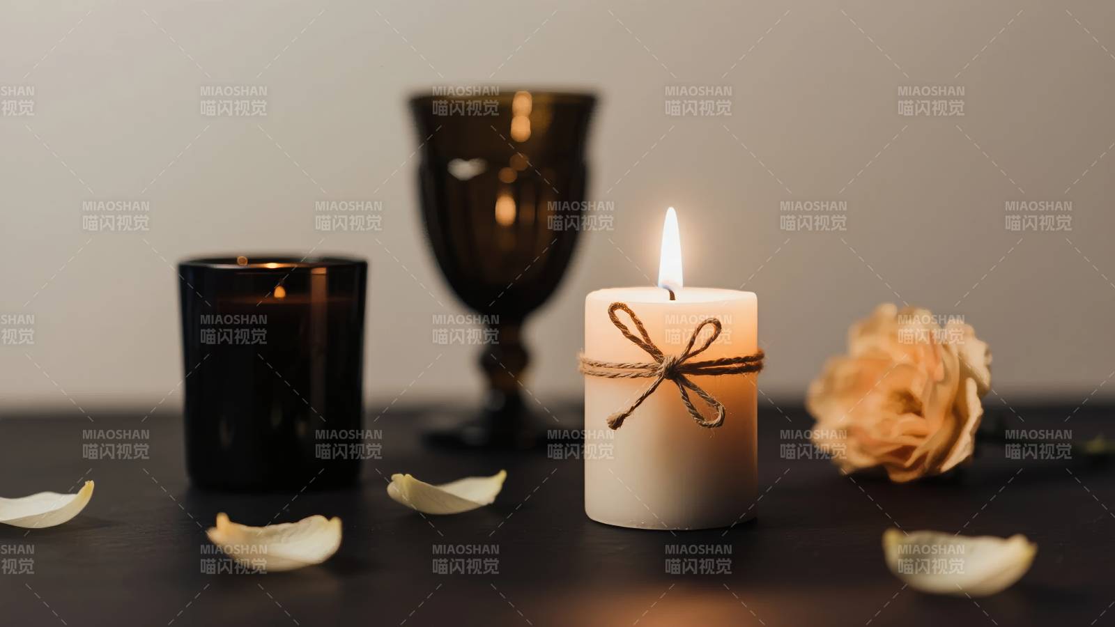 烛光玫瑰静谧夜图片