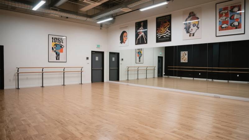 舞蹈教室空旷明亮图片