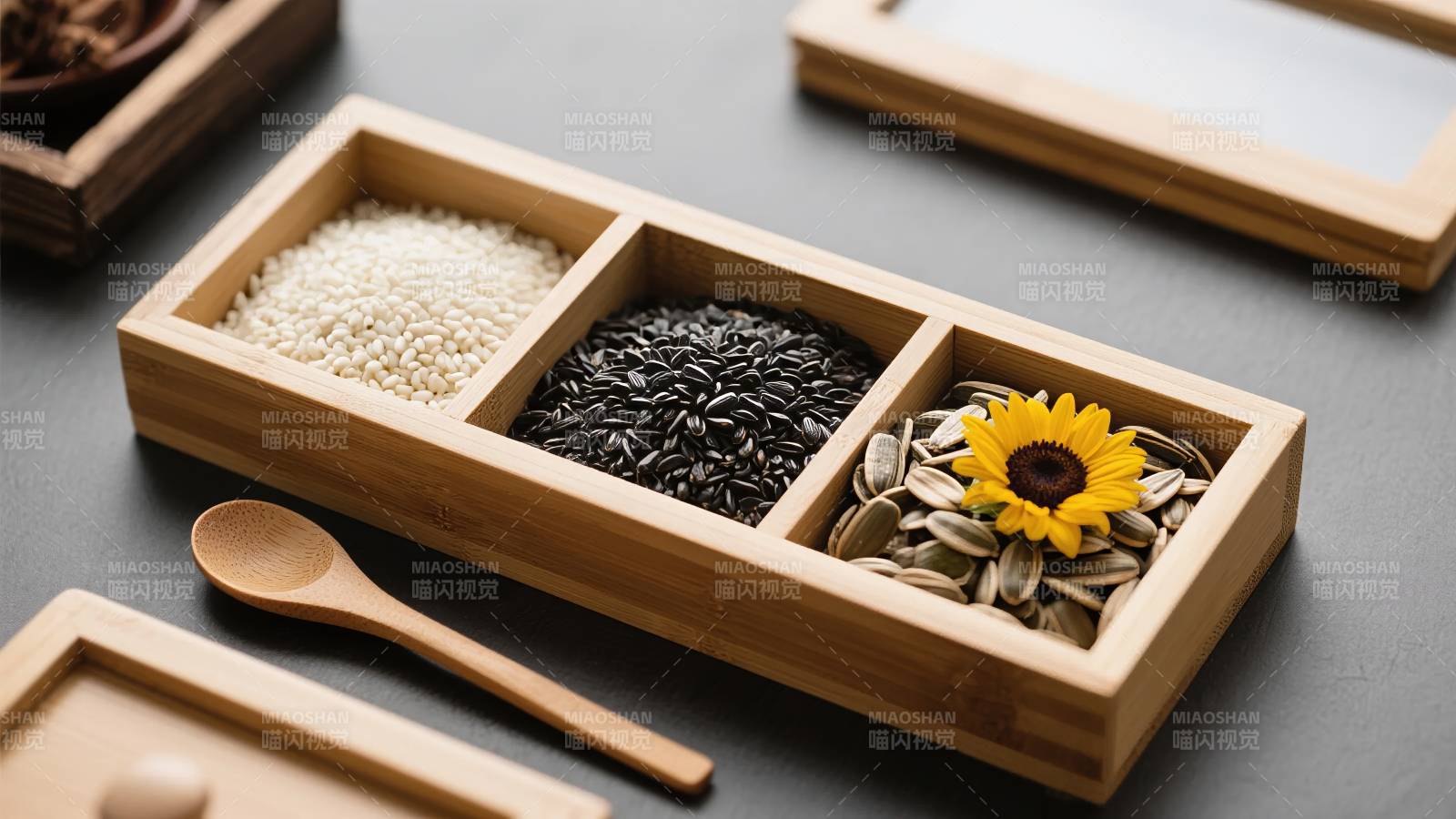 三格木盒装谷物图片