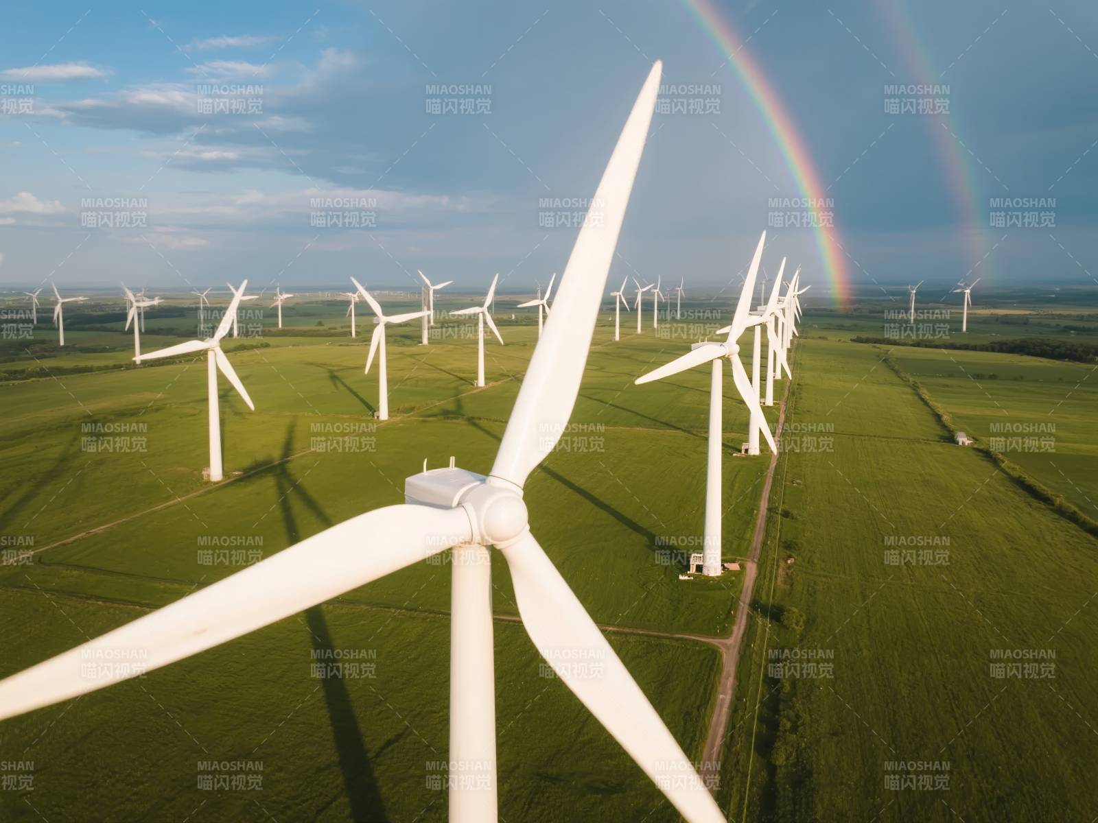 风车与彩虹共舞图片