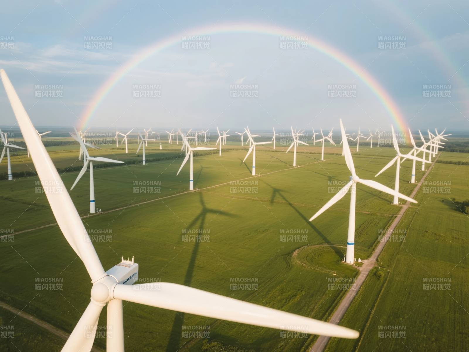 风车与彩虹共舞图片