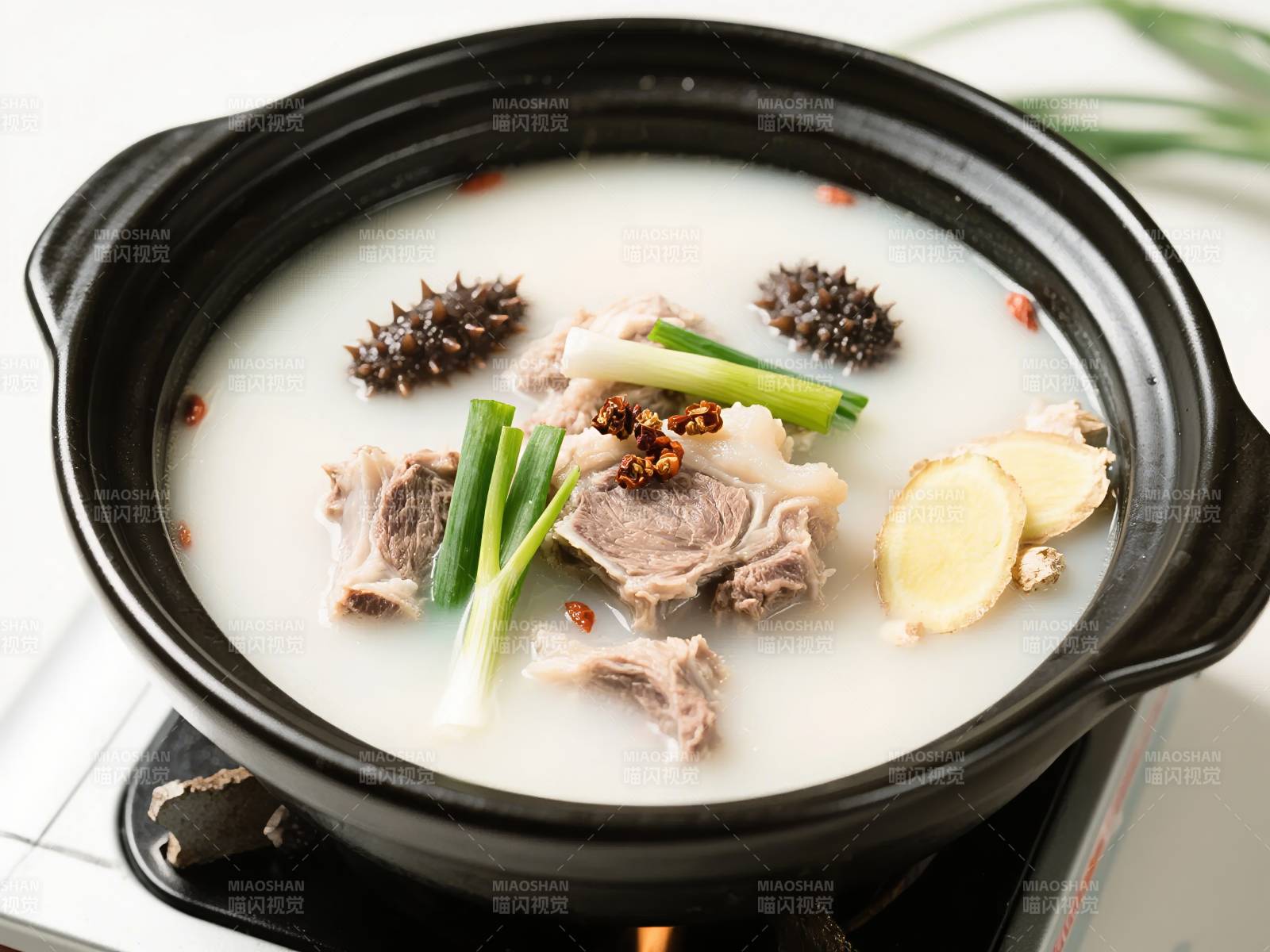 清炖羊骨汤图片