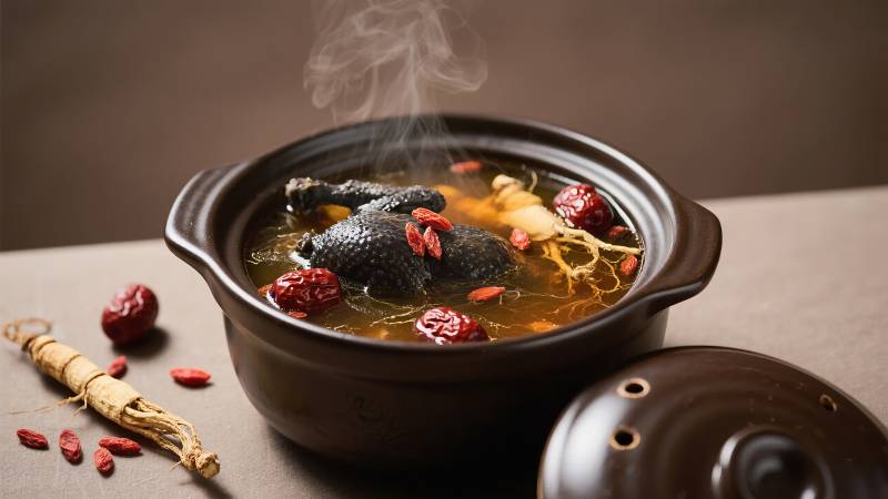 滋补乌鸡汤图片