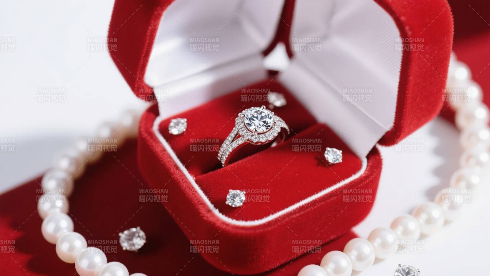 钻戒礼盒珍珠链图片
