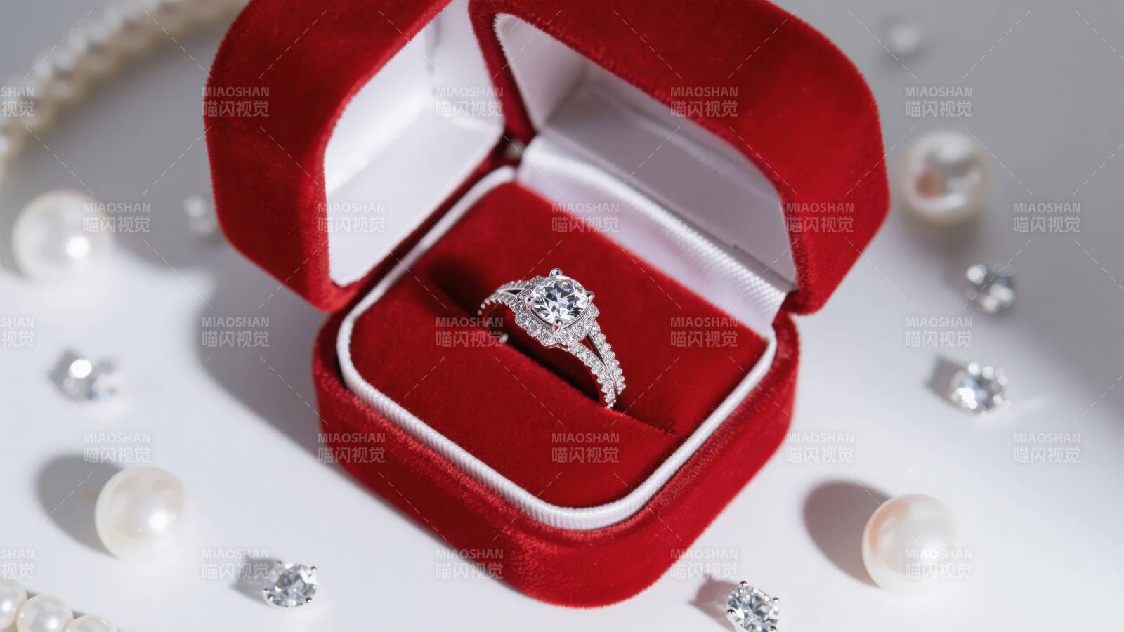 钻戒闪耀 爱意永恒图片