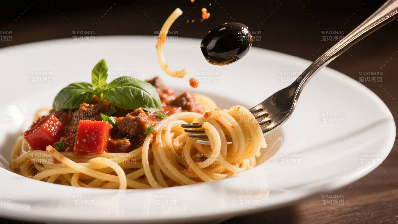 意面配番茄肉酱图片