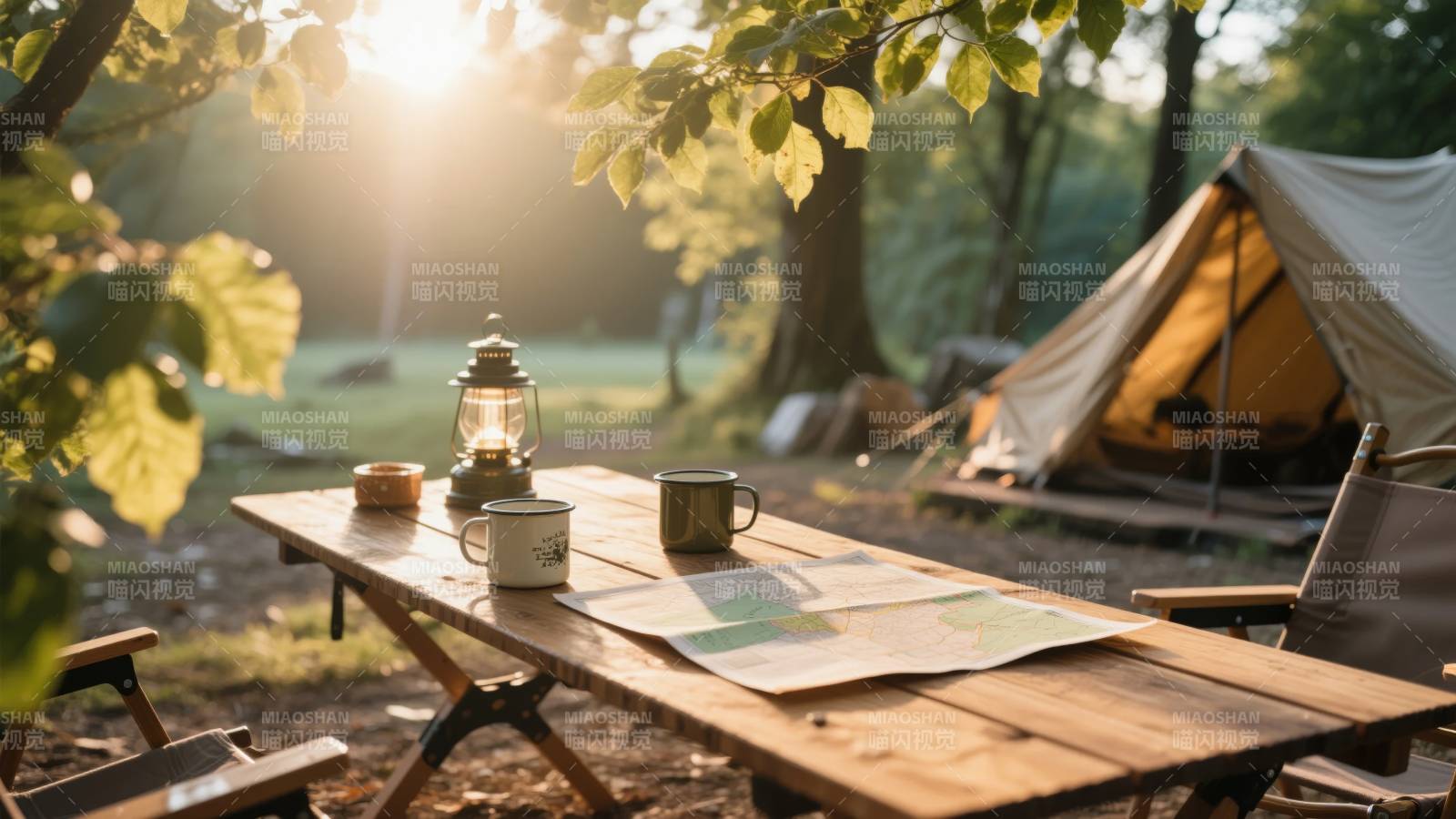林间露营晨光图片