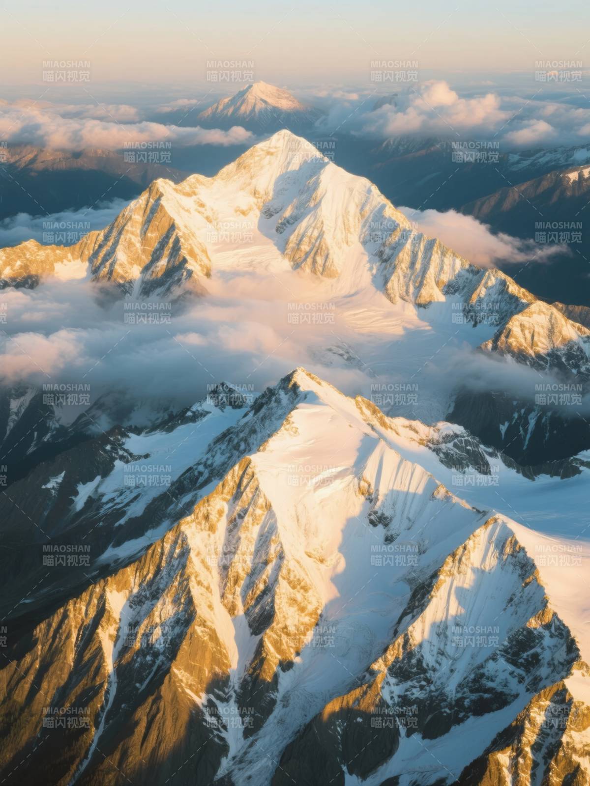 雪峰云海日出图片