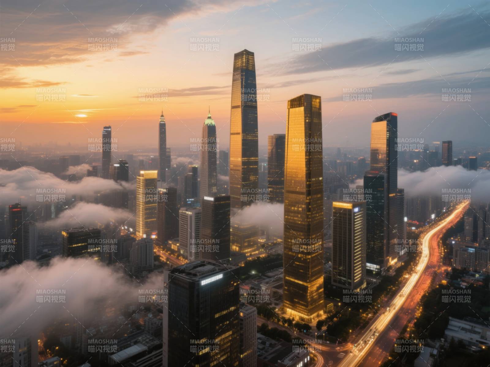 云海中的城市天际线图片