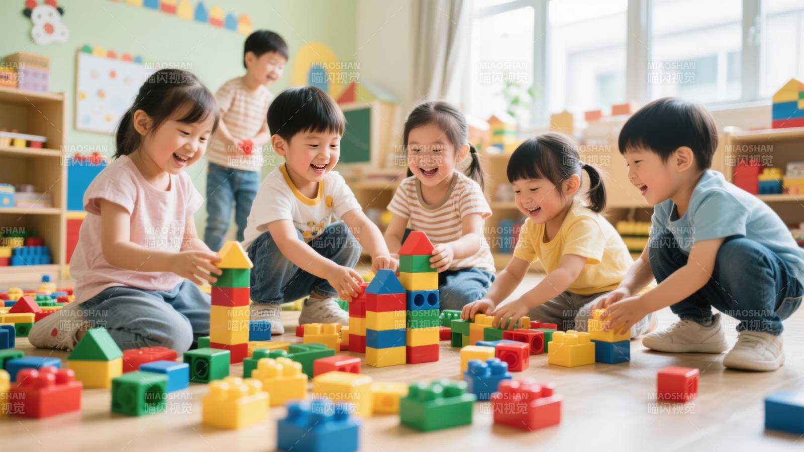 孩子们快乐搭积木图片