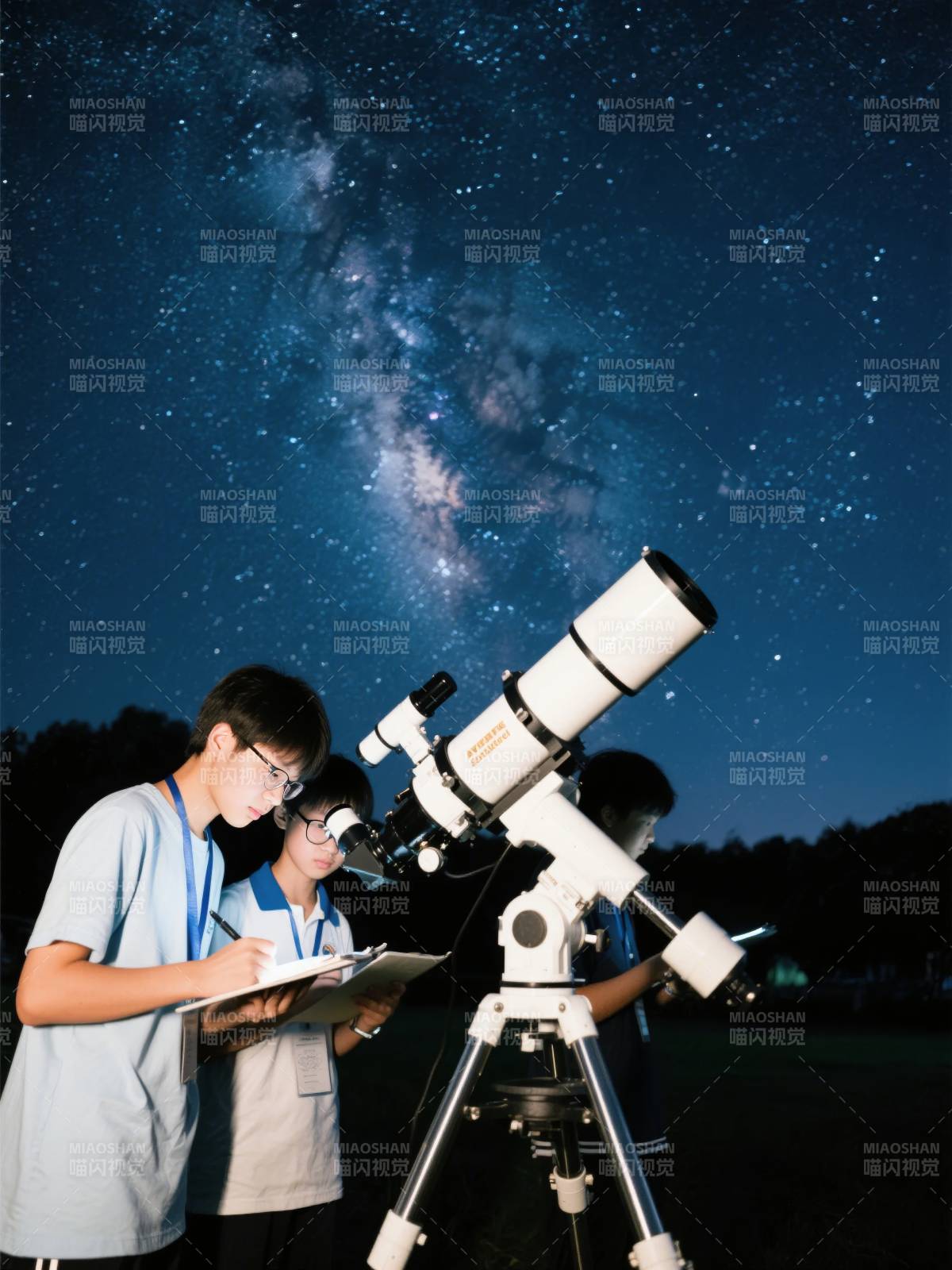 夜观星河 探索宇宙图片