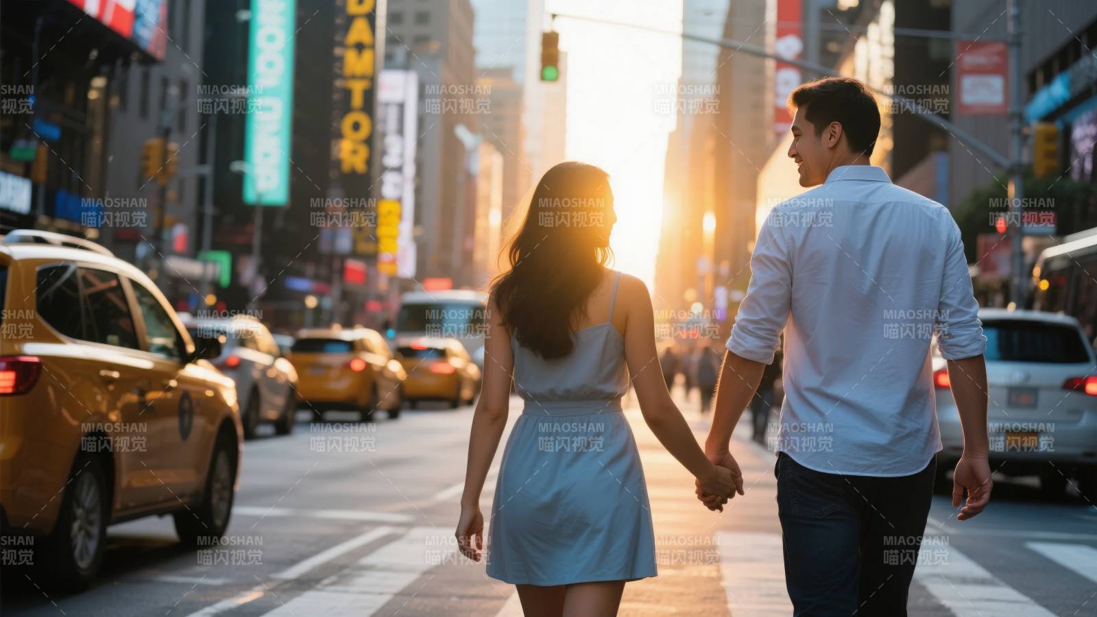 夕阳下的城市恋人图片