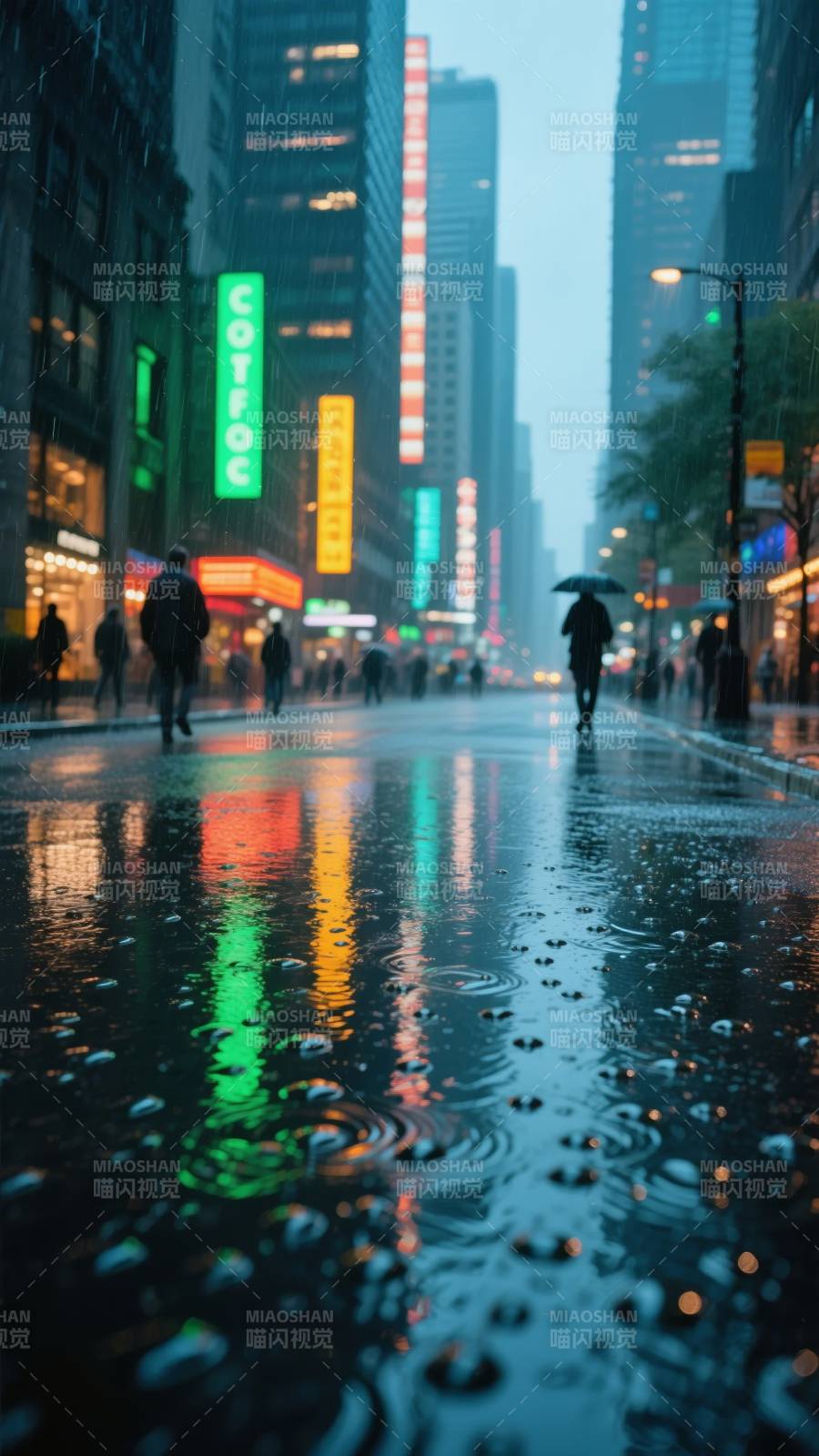 雨夜霓虹街景图片