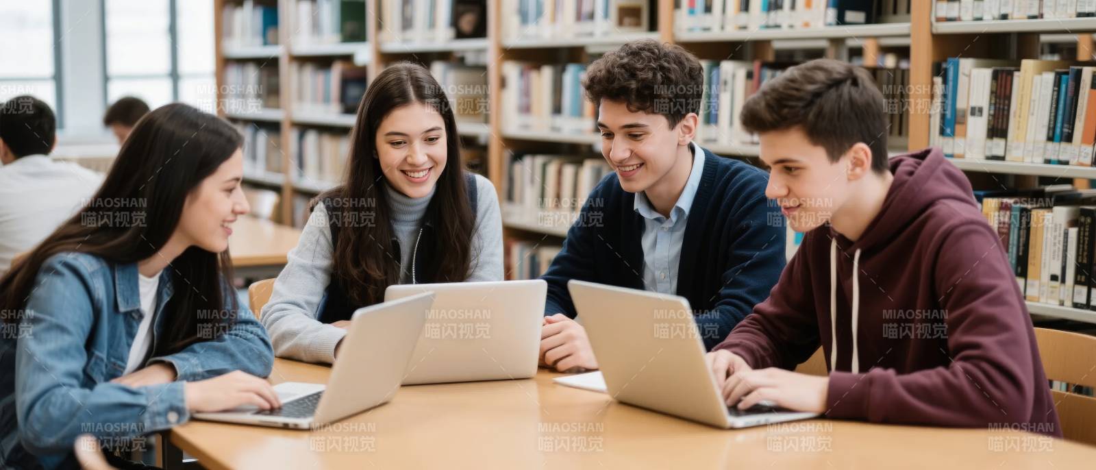 图书馆里的学习时光图片