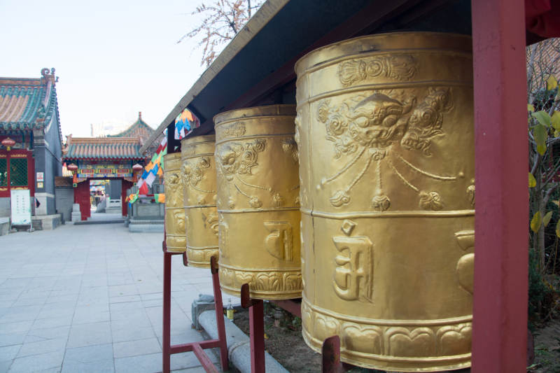 古寺金钟静谧图片