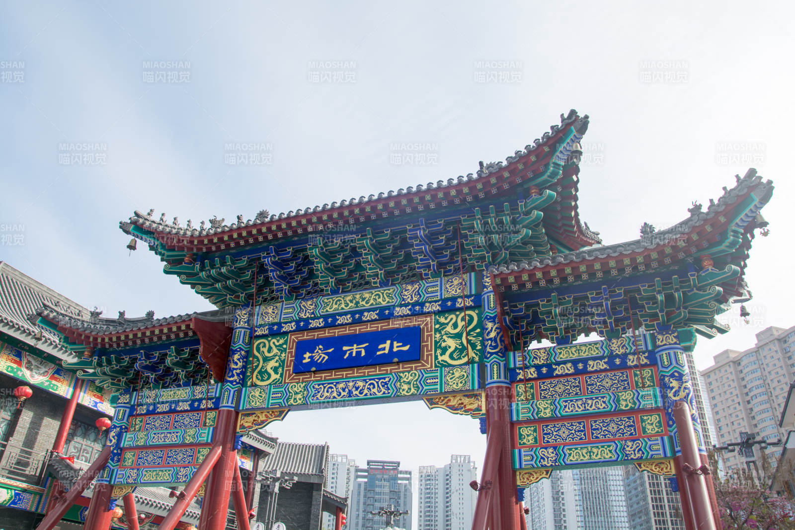 沈阳老北市彩绘牌楼门楼图片