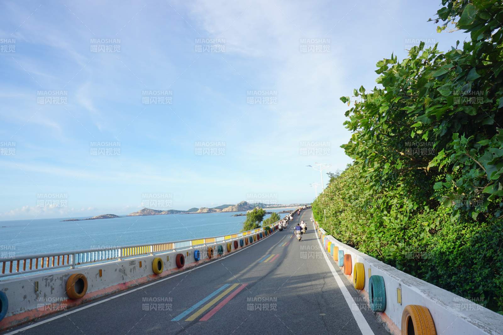 海边公路风景线福建莆田湄洲岛图片
