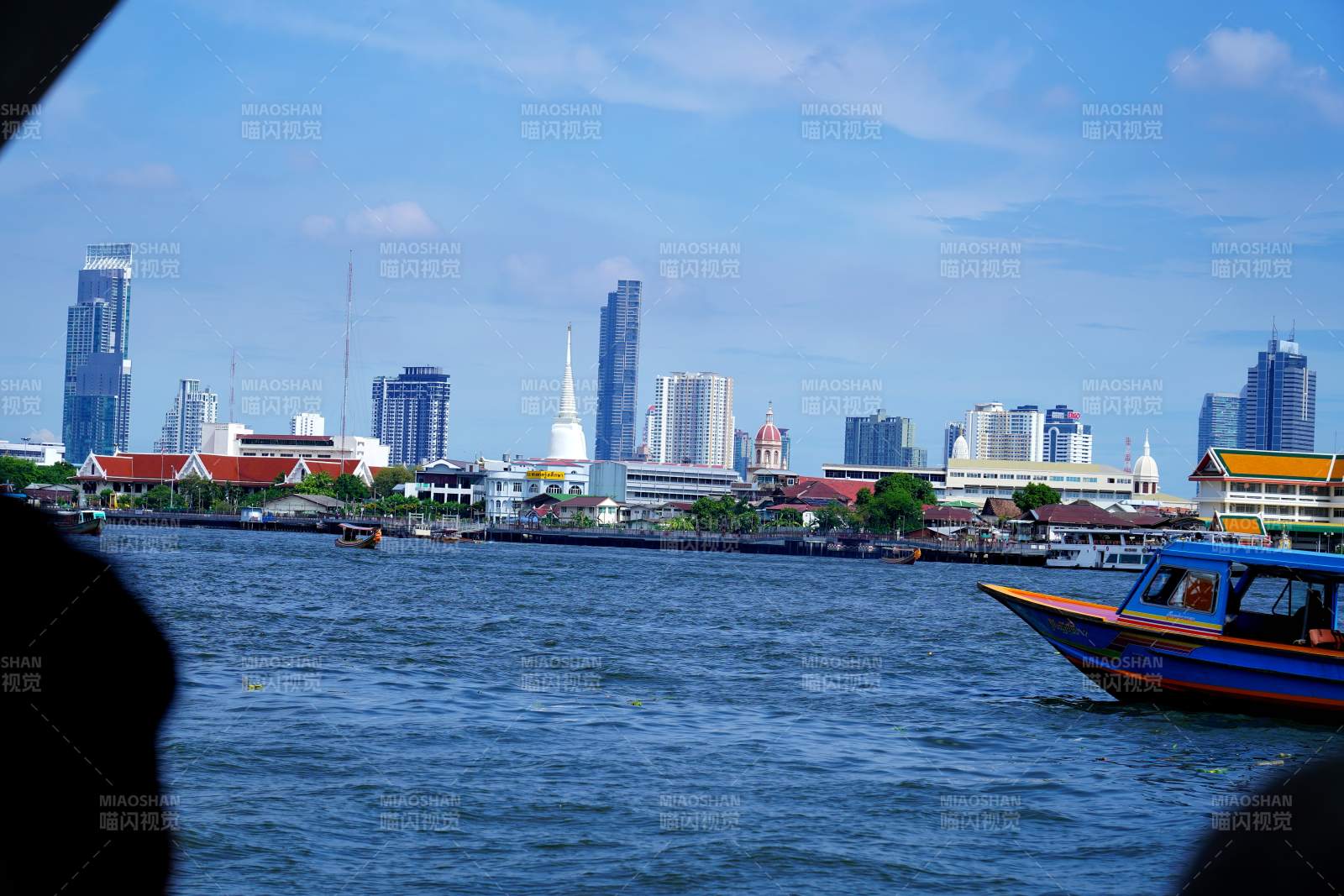 泰国城市水岸风光图片