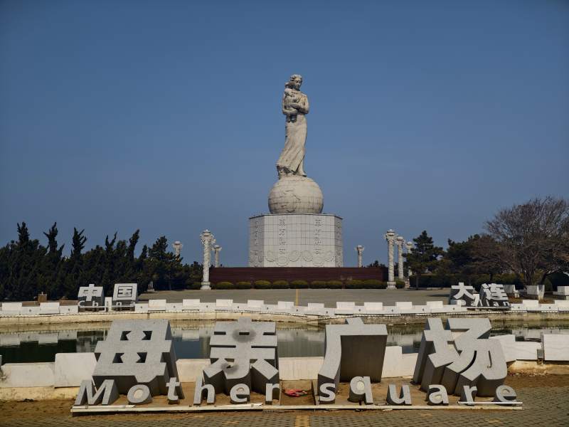 母亲广场雕塑图片