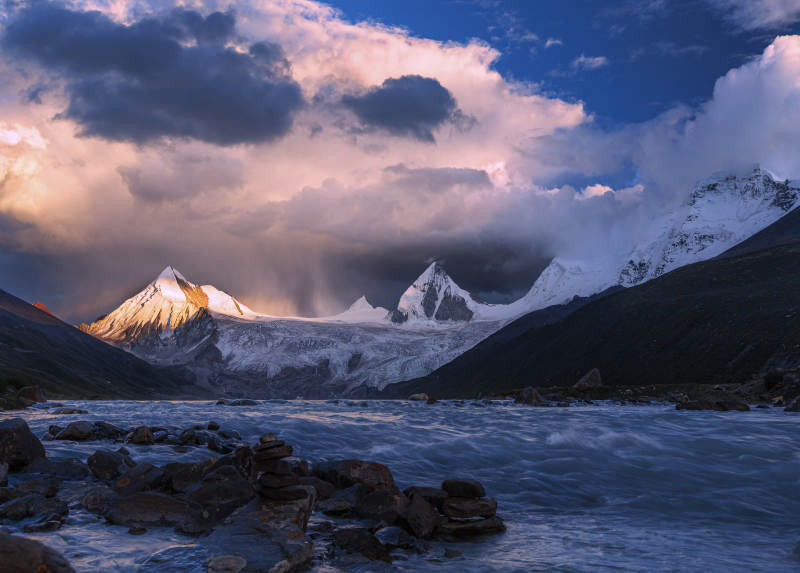 雪山云海日出图片