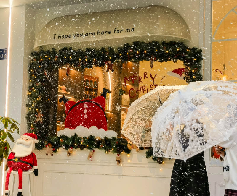 圣诞窗景 雪中浪漫图片