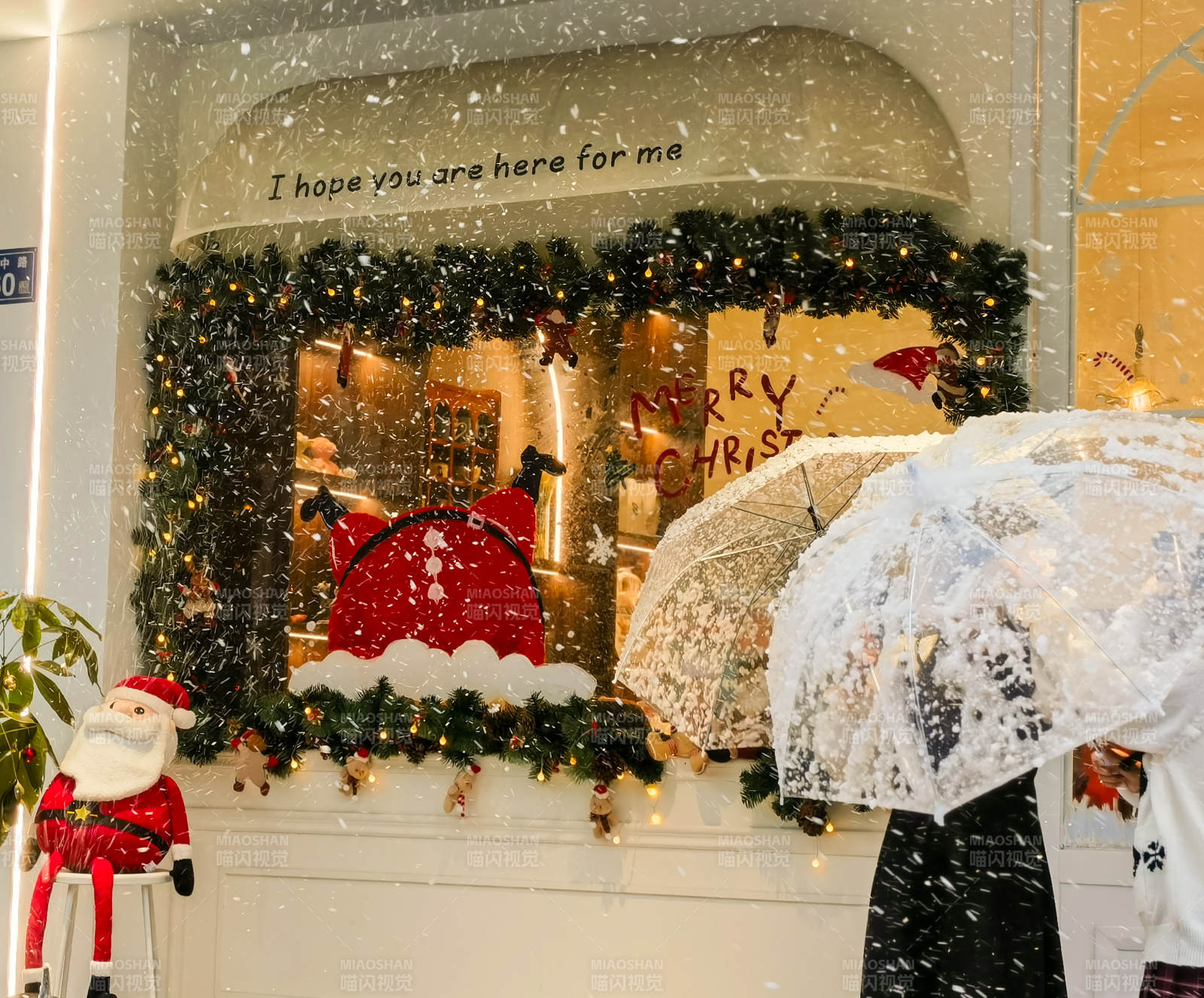 圣诞窗景 雪中浪漫图片
