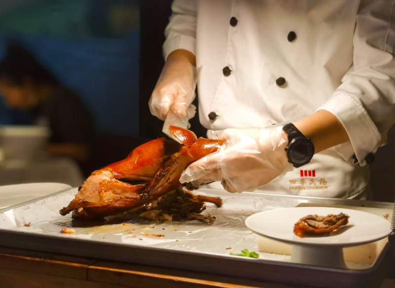 烤鸭切片现场图片