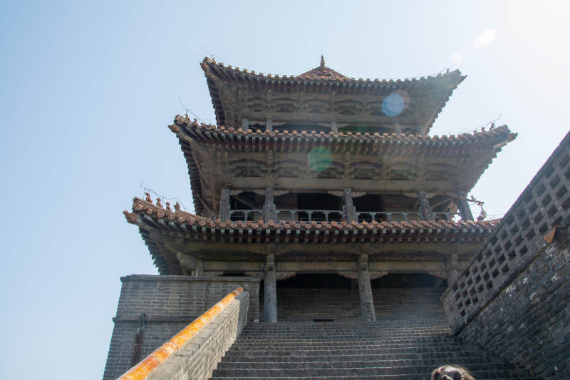 古塔巍峨入云霄图片