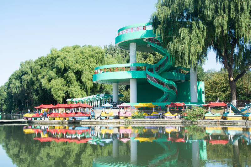 湖畔游乐场图片