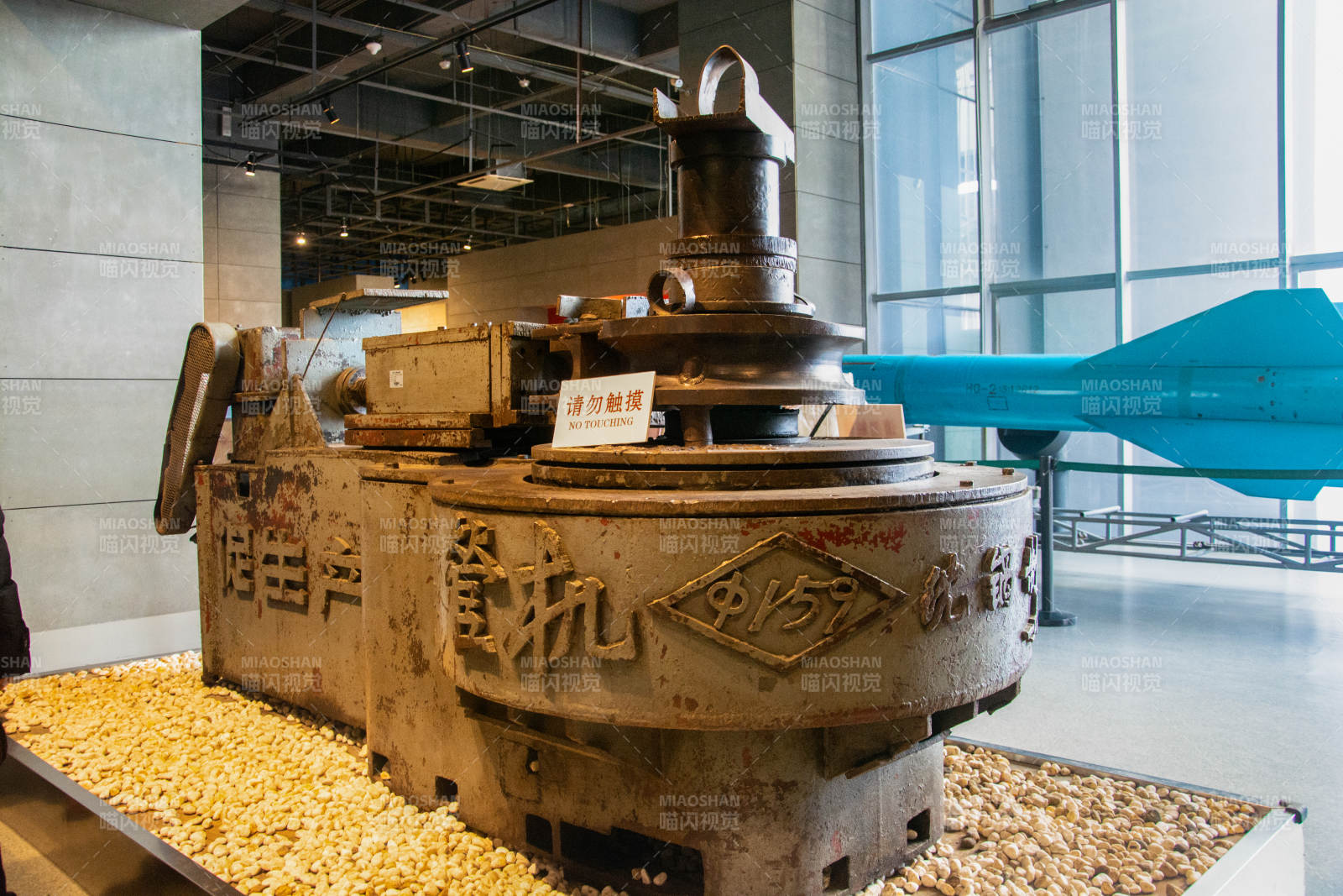 老式冲压机展示图片