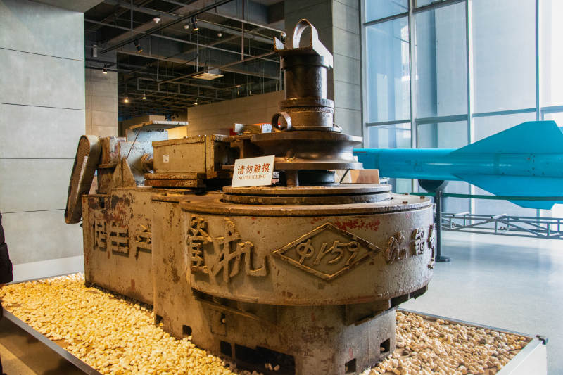 老式冲压机展示图片