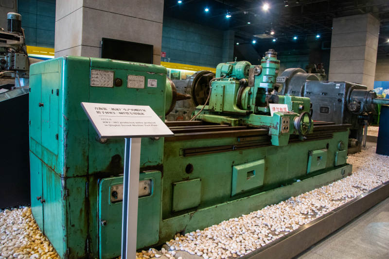 工业机床展示图片