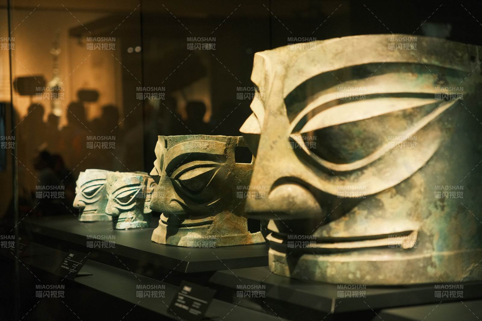 神秘面具展图片