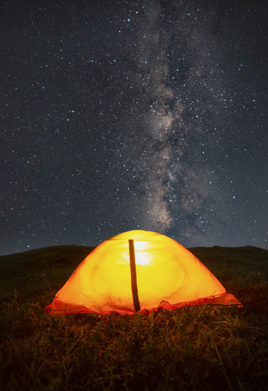 星空下的温暖帐篷图片