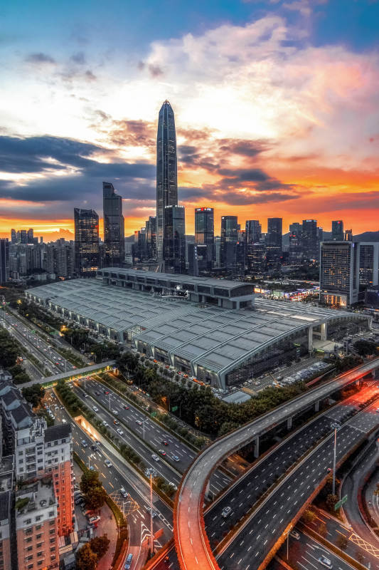 城市天际线日落图片