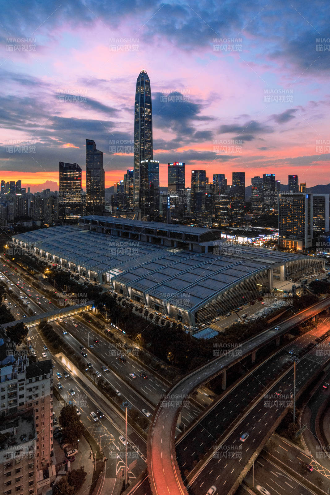 城市夜景璀璨图片