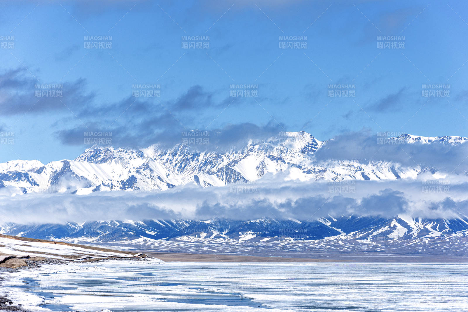雪山雪原风光图片