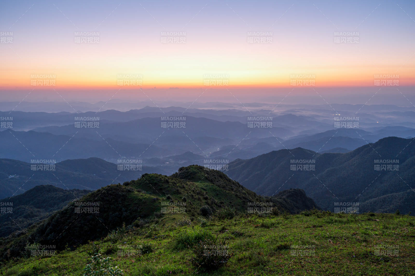 河源野猪嶂山巅日出 层峦叠翠图片