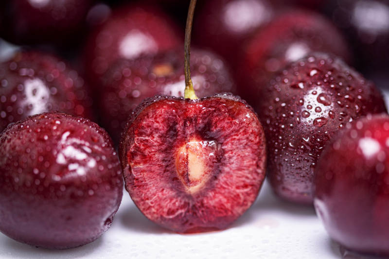 鲜红樱桃特写图片