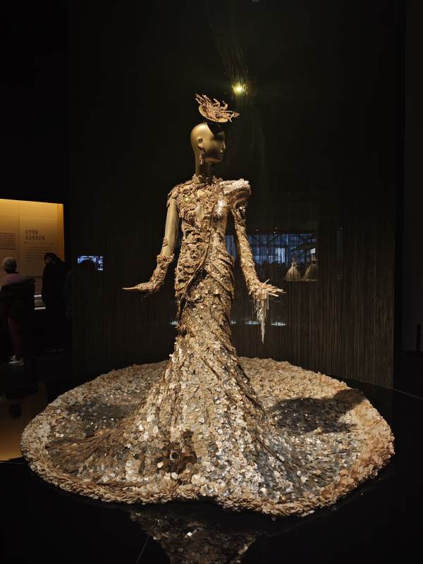 华丽礼服艺术展图片