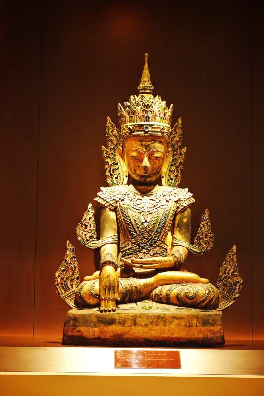 泰国博物馆金佛静坐庄严图片