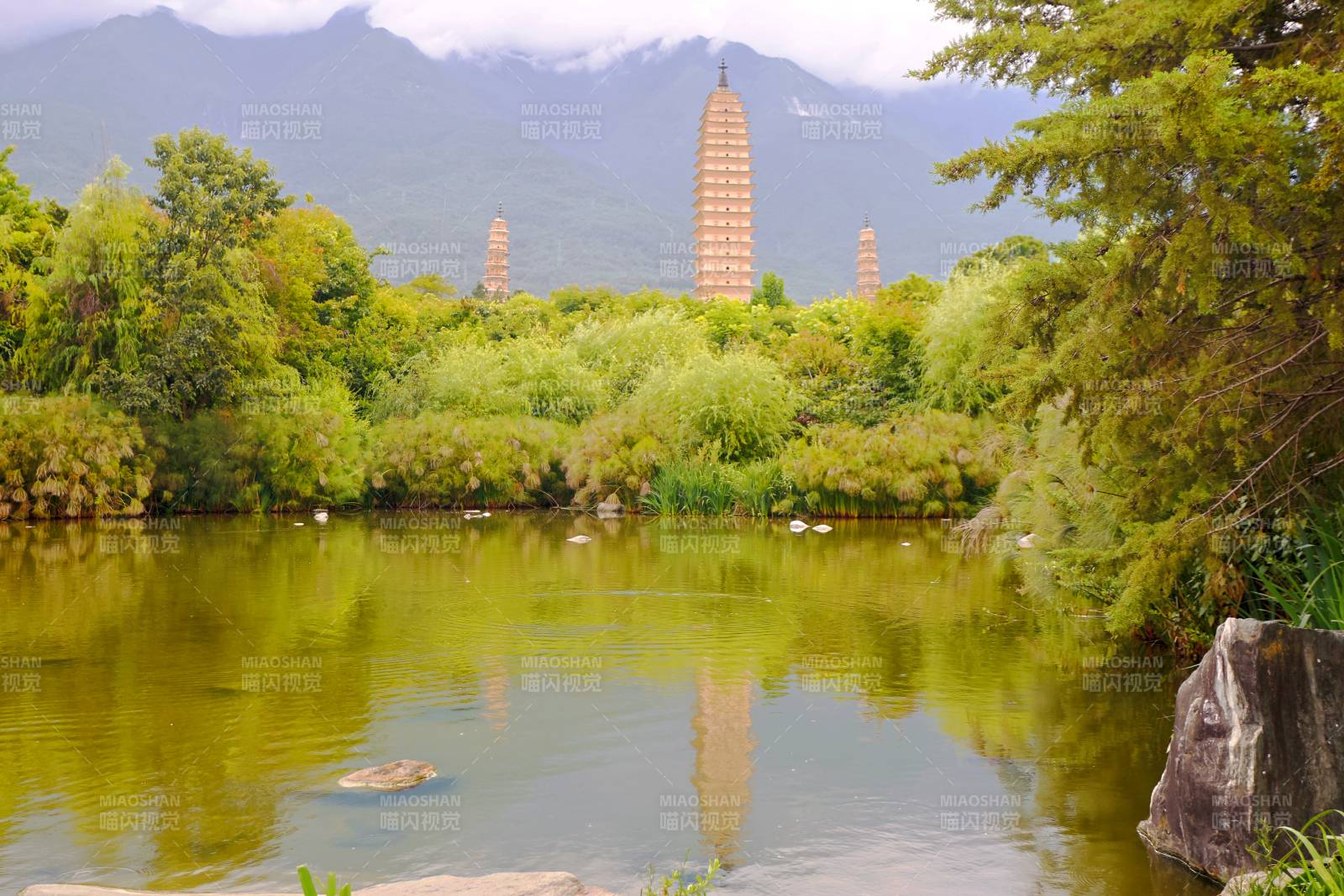 湖光塔影山色图片
