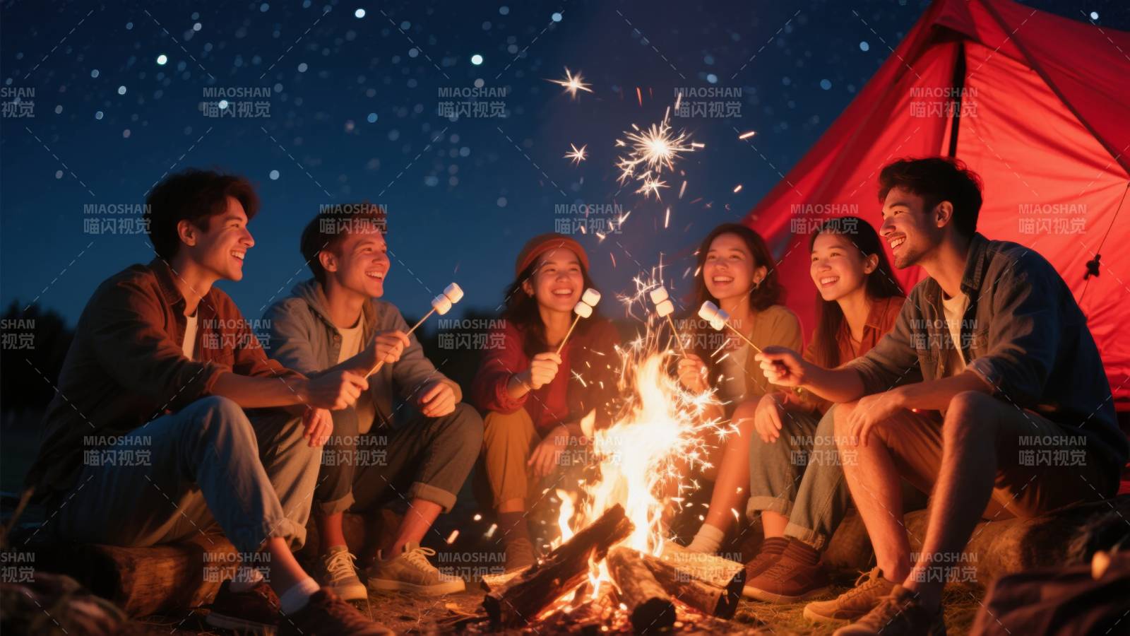 星空下的篝火聚会图片